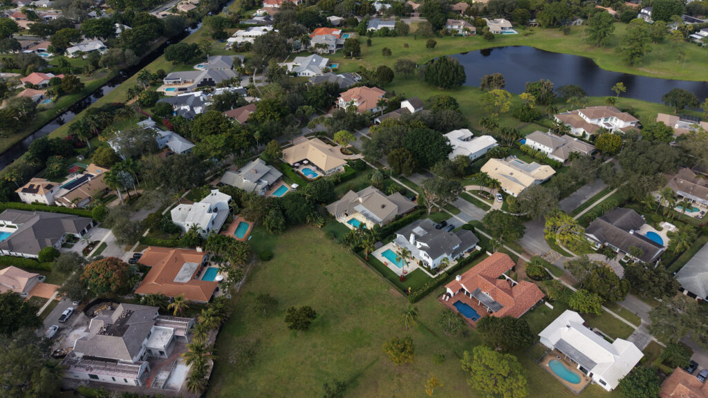 Neighborhood lake and surrounding homes in Boca Bath & Tennis Boca Raton